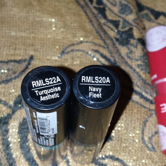 Lipstick Variety of colors never worn - Picture 2 of 6